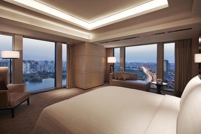 Imagen de la habitación del Hotel Shanghai Marriott Parkview. Foto 8