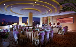 Imagen del bar/restaurante del Hotel Shanghai Puxi New Century Hotel. Foto 3