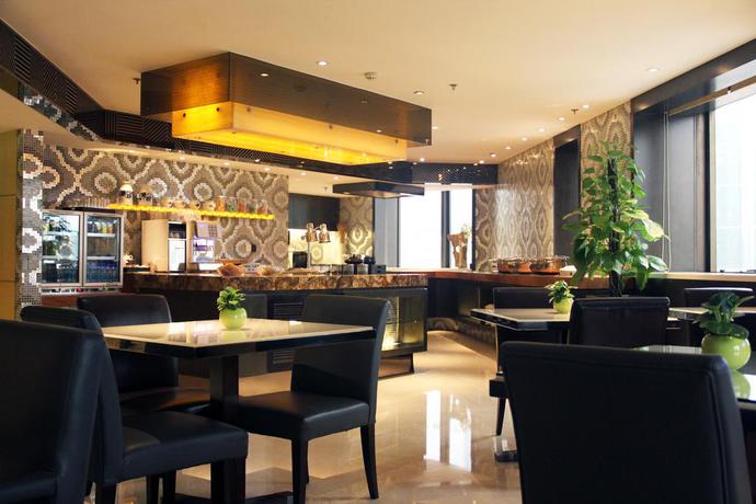 Imagen del bar/restaurante del Hotel Shanghai Qilu. Foto 5