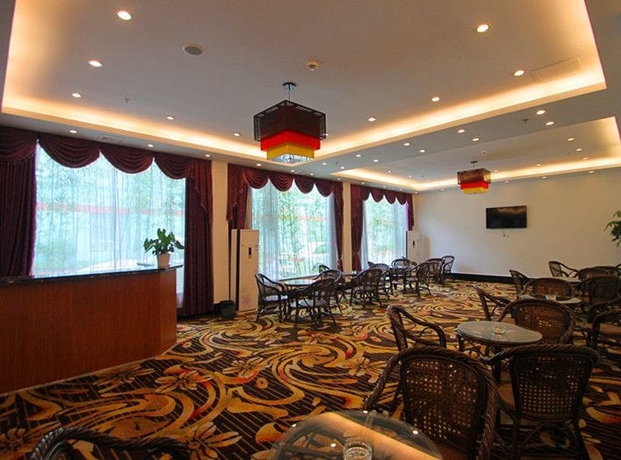Imagen del bar/restaurante del Hotel Shanghai Shuiting Holiday Resort. Foto 10