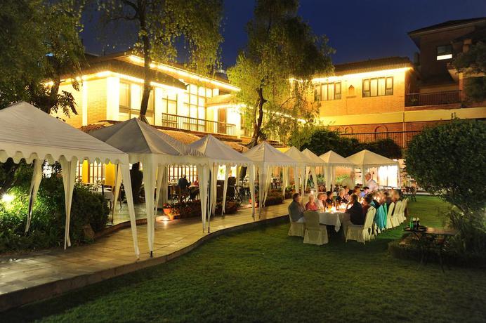 Imagen de los exteriores del Hotel Shangri La. Foto 10