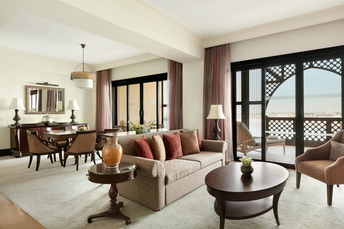 Imagen de la habitación del Hotel Shangri La Qaryat Al Beri. Foto 6