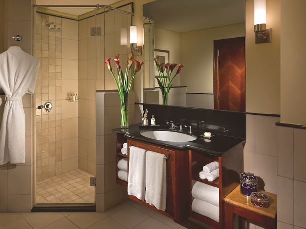 Imagen de la habitación del Hotel Shangri La Qaryat Al Beri. Foto 14