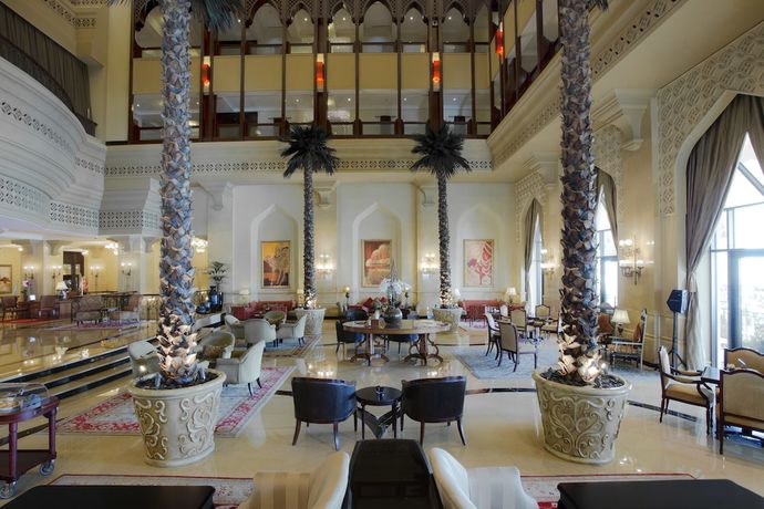Imagen de los interiores del Hotel Shangri La Qaryat Al Beri. Foto 31
