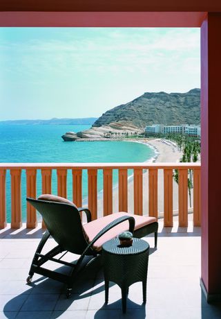 Imagen de la habitación del Hotel Shangri-La Al Husn Resort. Foto 9