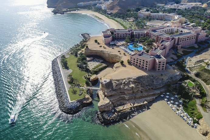 Imagen de los exteriores del Hotel Shangri-La Al Husn Resort. Foto 25