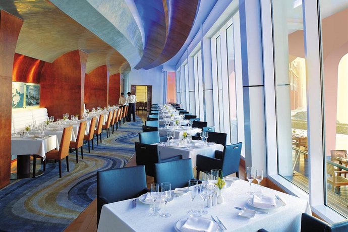 Imagen del bar/restaurante del Hotel Shangri-La Al Husn Resort. Foto 2