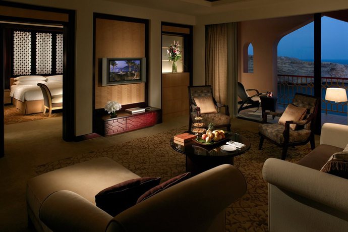 Imagen de la habitación del Hotel Shangri-La Al Husn Resort. Foto 12