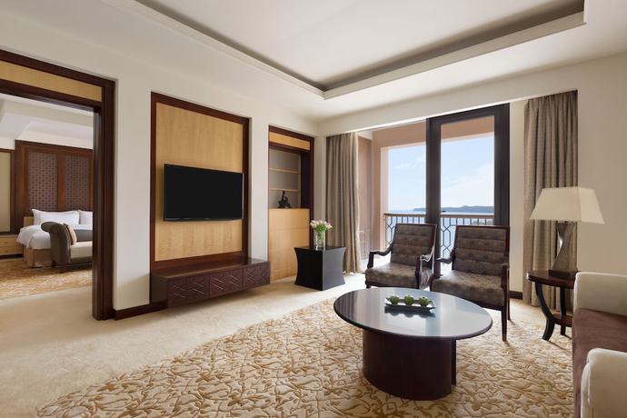 Imagen de la habitación del Hotel Shangri-La Al Husn Resort. Foto 13