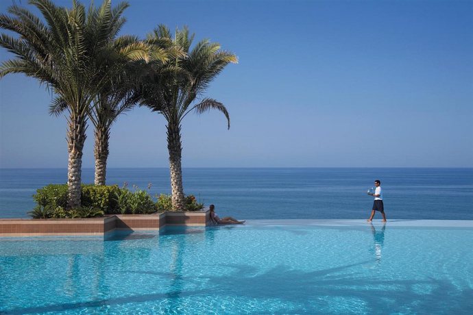 Imagen de la piscina del Hotel Shangri-La Al Husn Resort. Foto 30