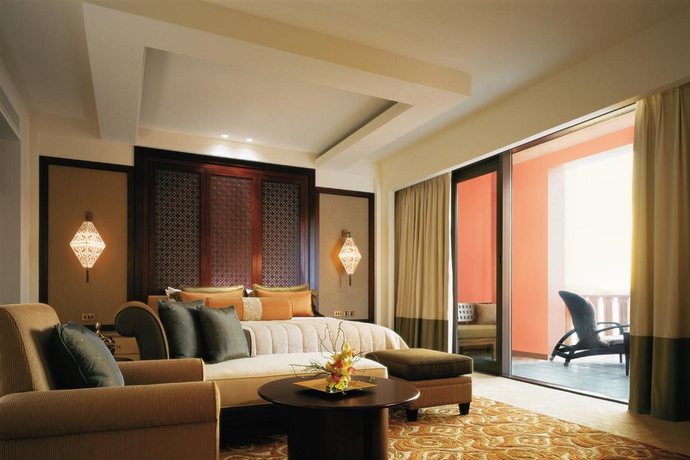 Imagen de la habitación del Hotel Shangri-La Al Husn Resort. Foto 17