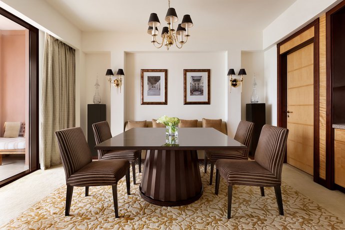 Imagen de la habitación del Hotel Shangri-La Al Husn Resort. Foto 20