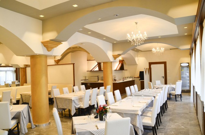 Imagen del bar/restaurante del Hotel Shangri-La, Pilcante. Foto 4