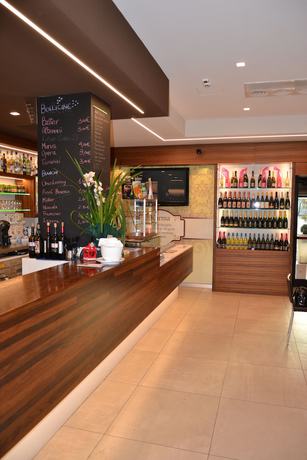 Imagen del bar/restaurante del Hotel Shangri-La, Pilcante. Foto 5