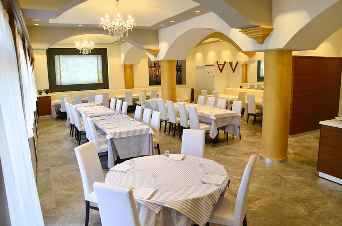 Imagen del bar/restaurante del Hotel Shangri-La, Pilcante. Foto 6