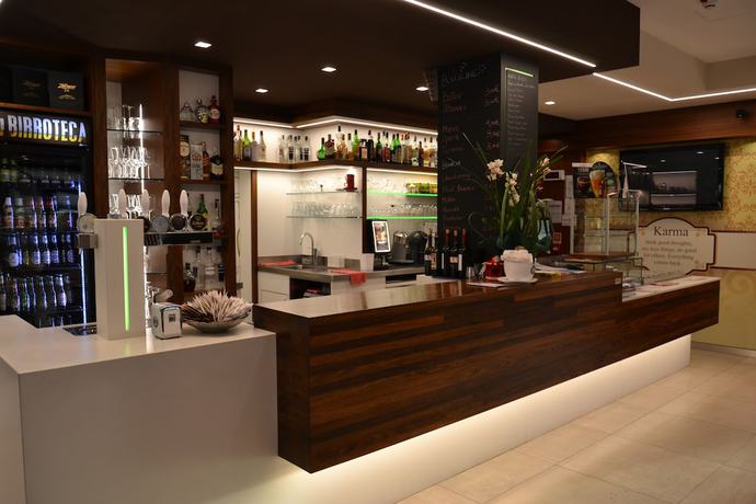 Imagen del bar/restaurante del Hotel Shangri-La, Pilcante. Foto 8