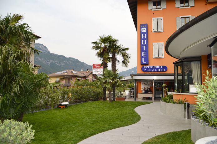 Imagen general del Hotel Shangri-La, Pilcante. Foto 3
