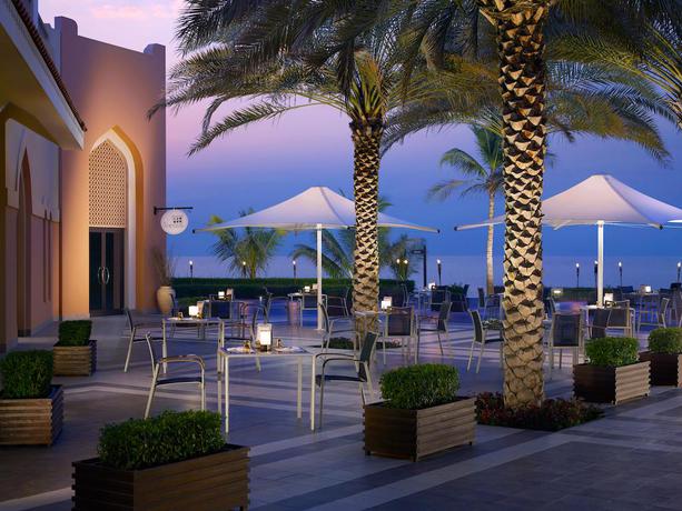 Imagen del bar/restaurante del Hotel Shangri-La's Barr Al Jissah - AL WAHA. Foto 4