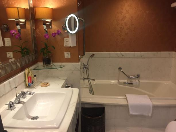 Imagen de la habitación del Hotel Shangri-la Bangkok. Foto 10