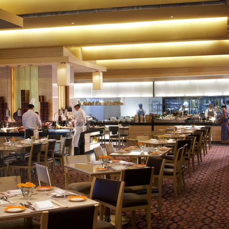 Imagen del bar/restaurante del Hotel Shangri-la Baotou. Foto 2