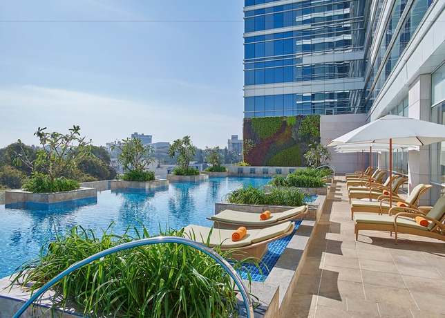 Imagen de la piscina del Hotel Shangri-la Bengaluru. Foto 20
