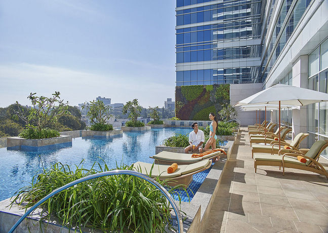 Imagen de la piscina del Hotel Shangri-la Bengaluru. Foto 21