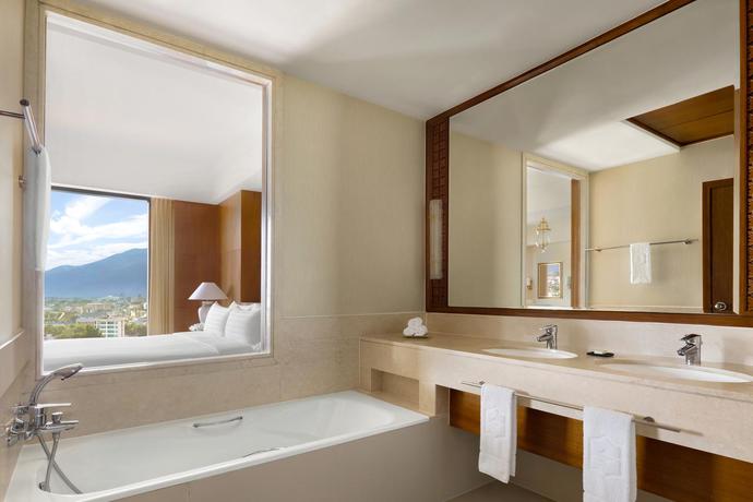 Imagen de la habitación del Hotel Shangri-la Chiang Mai. Foto 11
