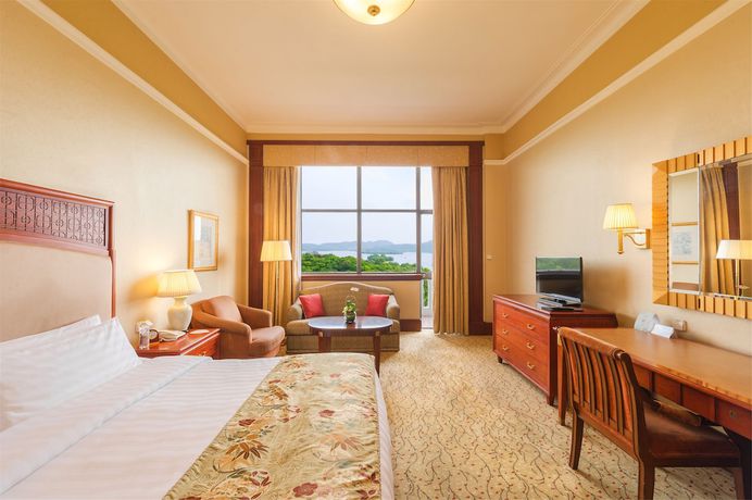 Imagen de la habitación del Hotel Shangri-la Hangzhou. Foto 8