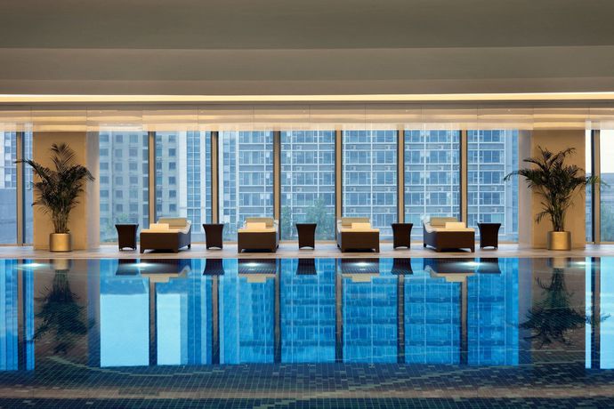 Imagen de la piscina del Hotel Shangri-la Hefei. Foto 9