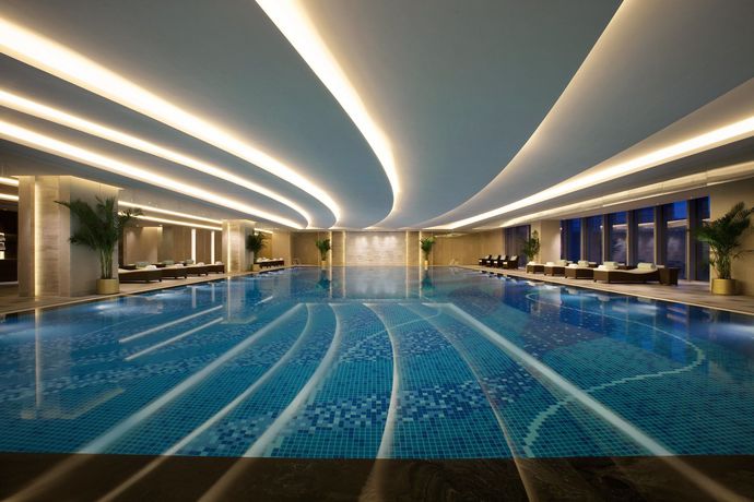 Imagen de la piscina del Hotel Shangri-la Hefei. Foto 10