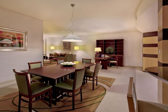 Imagen de la habitación del Hotel Shangri-la Hotel y Apartamentos Dubai. Foto 5