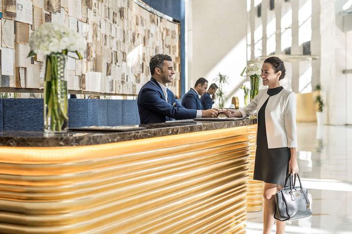 Imagen de los interiores del Hotel Shangri-la Hotel y Apartamentos Dubai. Foto 33