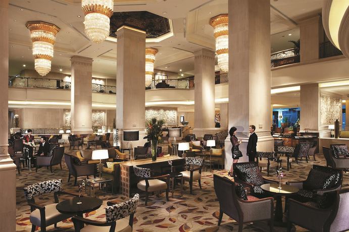 Imagen del bar/restaurante del Hotel Shangri-la Jakarta. Foto 2