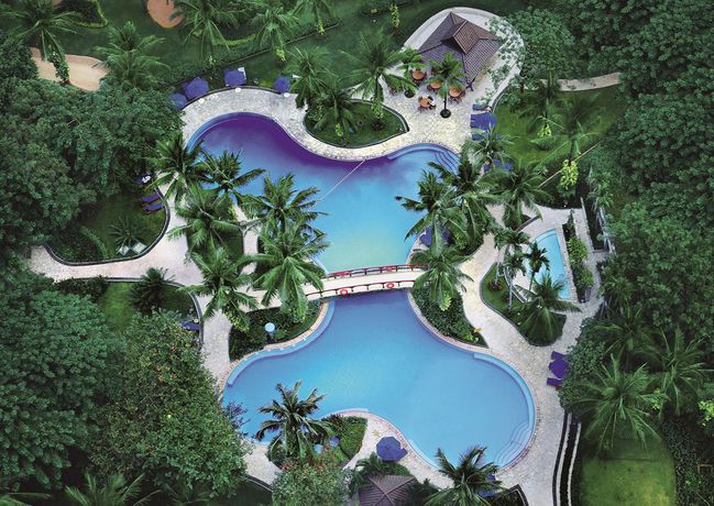 Imagen de la piscina del Hotel Shangri-la Jakarta. Foto 20