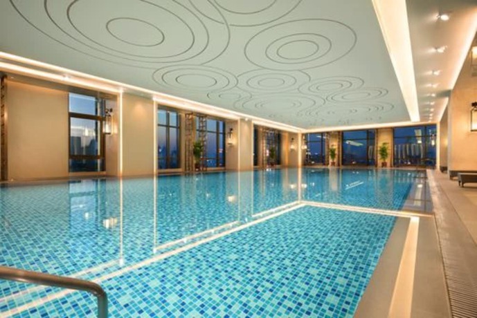 Imagen de la piscina del Hotel Shangri-la Jinan. Foto 7
