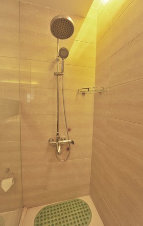 Imagen de los interiores del Hotel Shangri-la Original Density. Foto 20