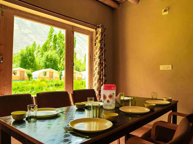Imagen del bar/restaurante del Hotel Shangrila Resort Nubra. Foto 6