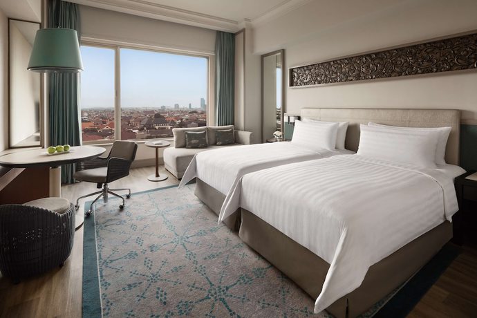 Imagen de la habitación del Hotel Shangri-la Surabaya. Foto 5
