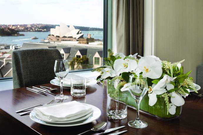 Imagen de la habitación del Hotel Shangri-la Sydney. Foto 11