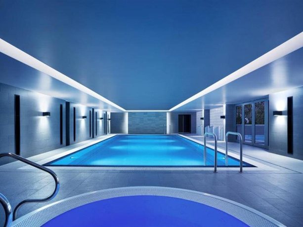 Imagen de la piscina del Hotel Shangri-la Sydney. Foto 25