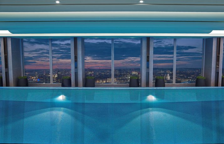 Imagen de la piscina del Hotel Shangri-la The Shard, London. Foto 21