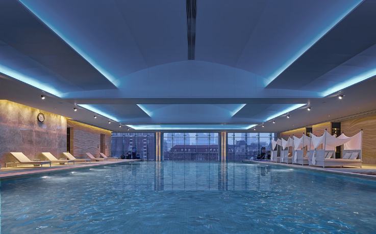 Imagen de la piscina del Hotel Shangri-la Tianjin. Foto 9