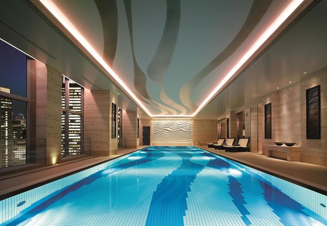 Imagen de la piscina del Hotel Shangri-la Tokyo. Foto 22