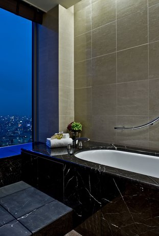 Imagen de la habitación del Hotel Shangri-la Tokyo. Foto 12