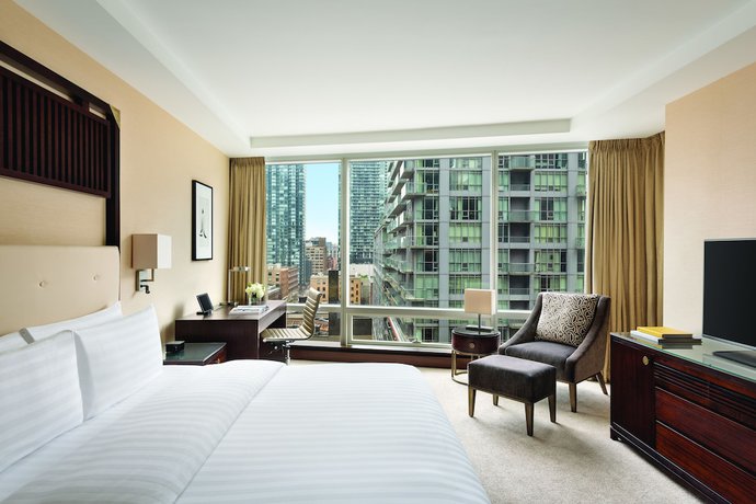 Imagen de la habitación del Hotel Shangri-la Toronto. Foto 14