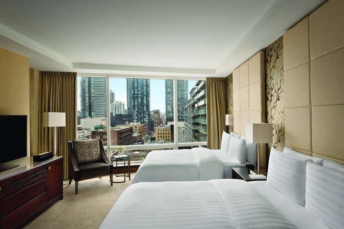 Imagen de la habitación del Hotel Shangri-la Toronto. Foto 17