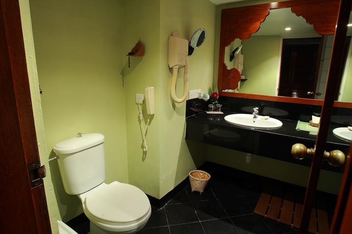 Imagen de la habitación del Hotel Shangri-la Village Resort. Foto 7