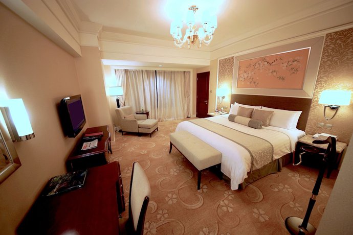 Imagen de la habitación del Hotel Shangri-la Wuhan. Foto 5