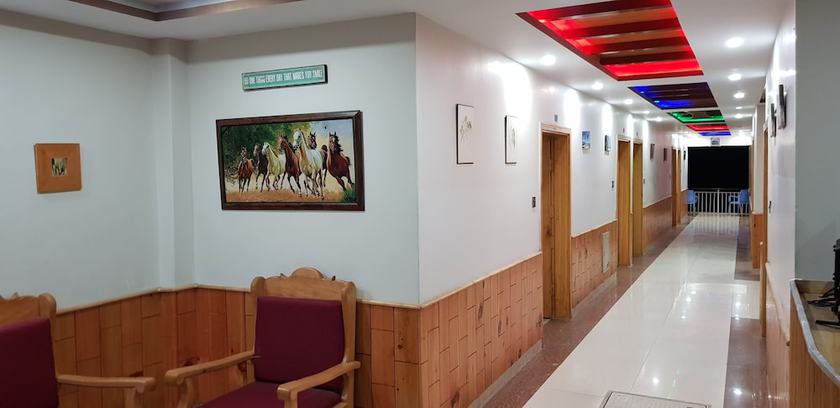 Imagen del bar/restaurante del Hotel Shangrila sharda. Foto 6