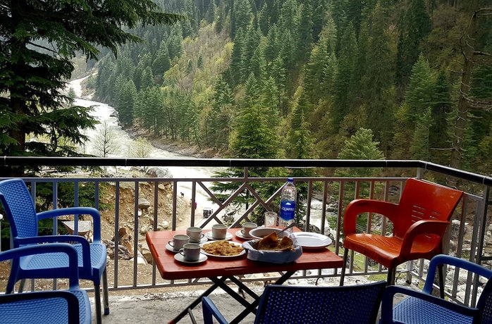 Imagen del bar/restaurante del Hotel Shangrila sharda. Foto 7